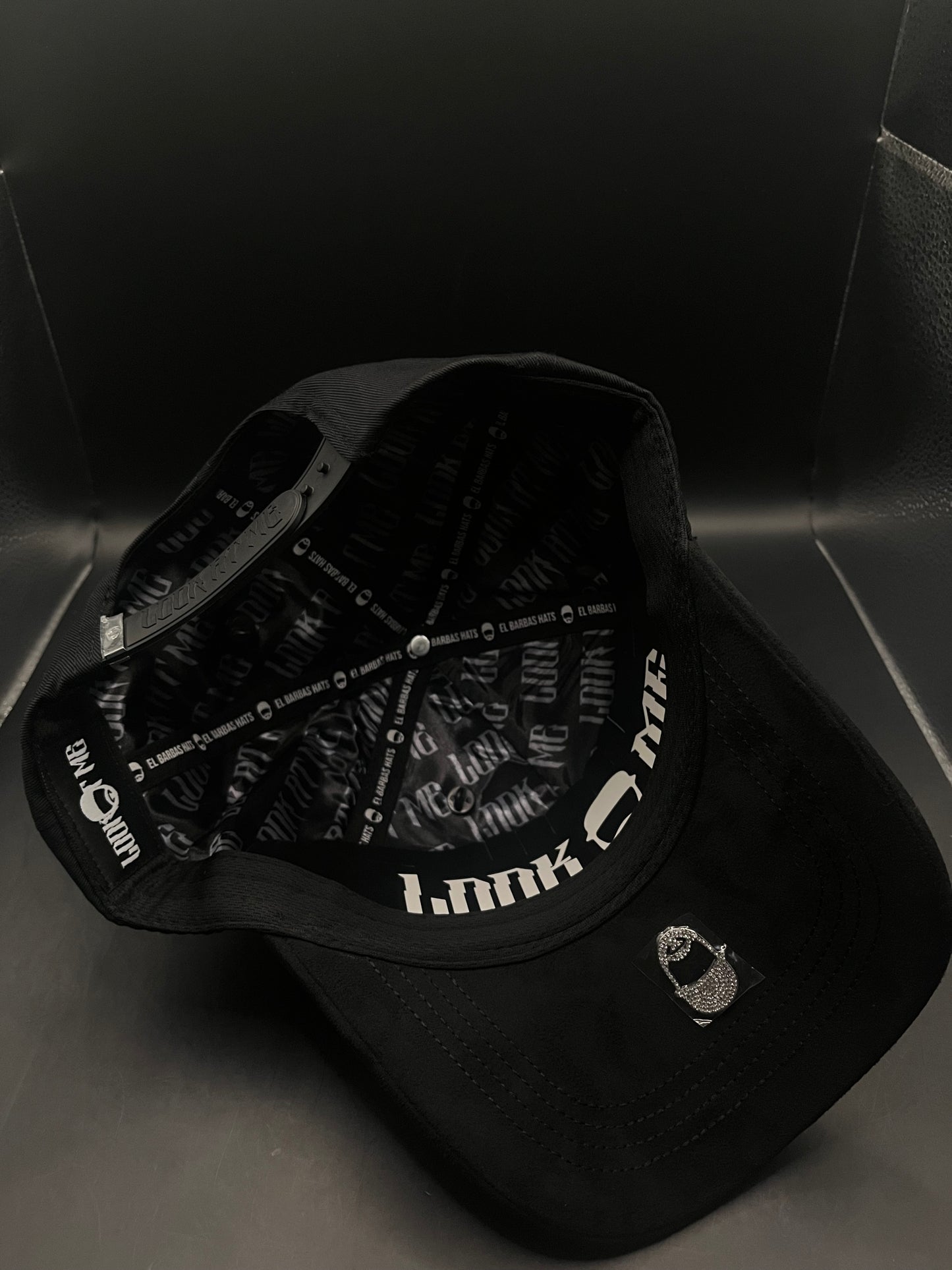 Barbas Hats - Crimes