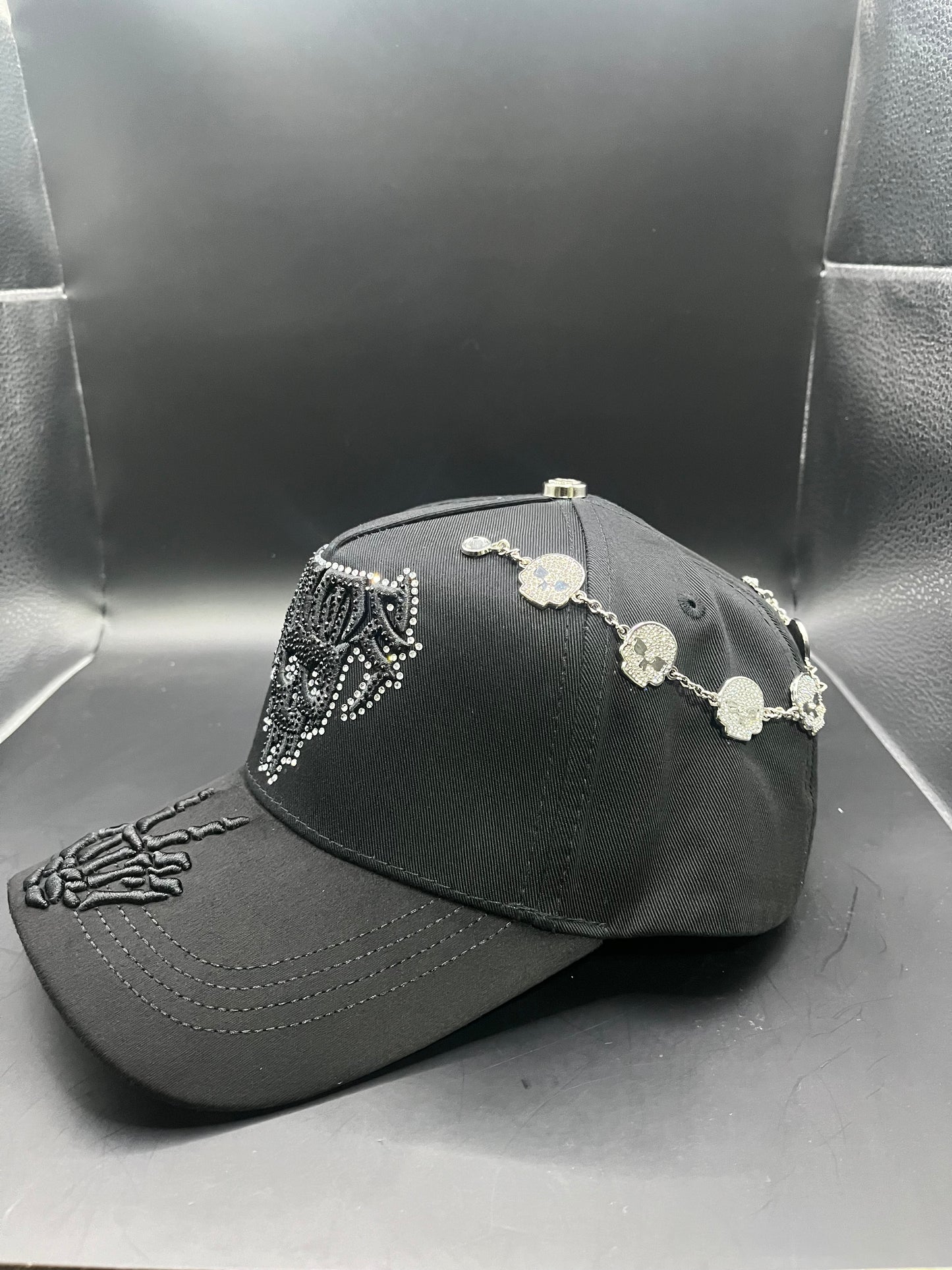 Barbas Hats - Crimes