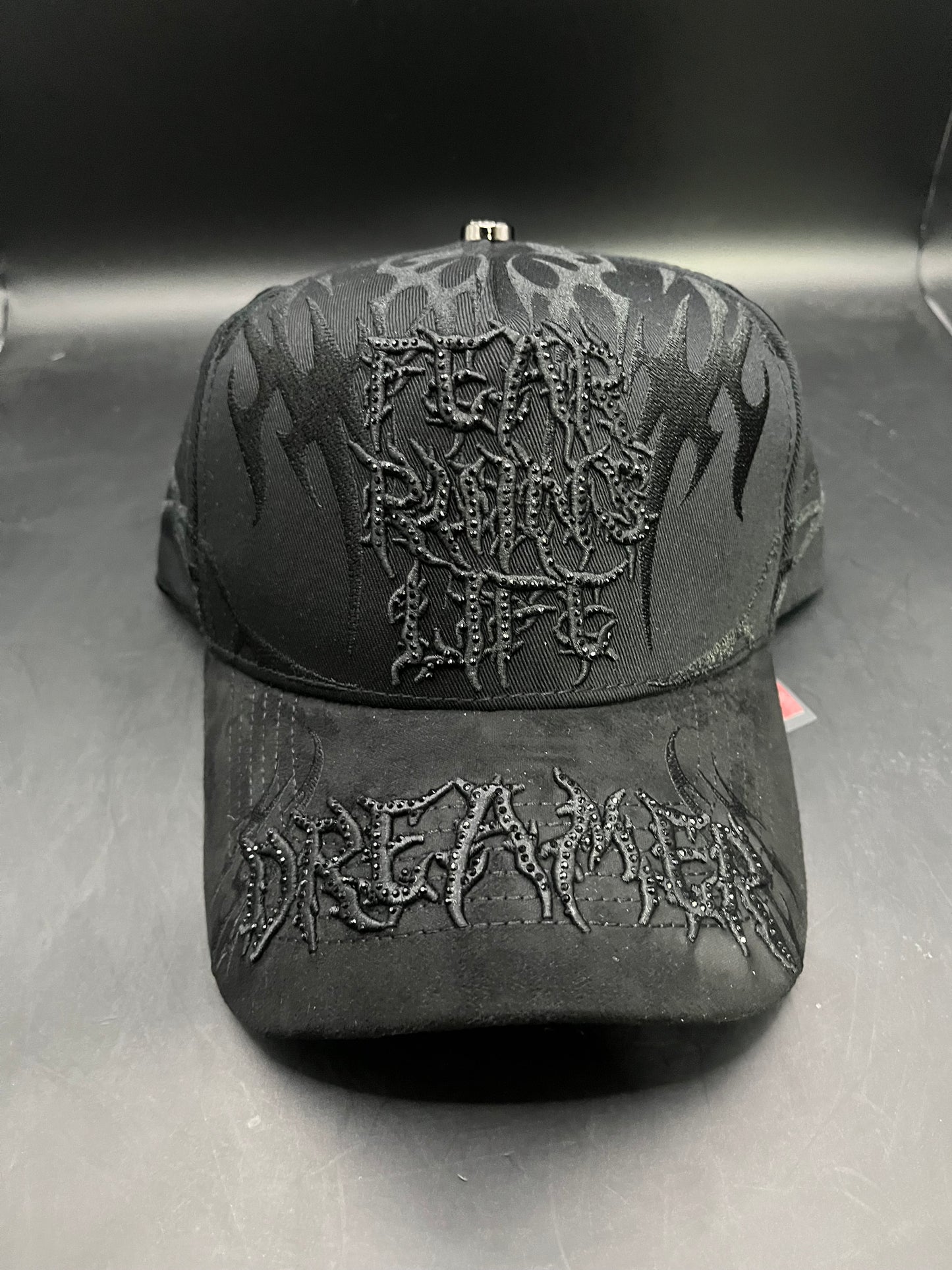 Dreamers Hats x Dan Sánchez - fear ruins life