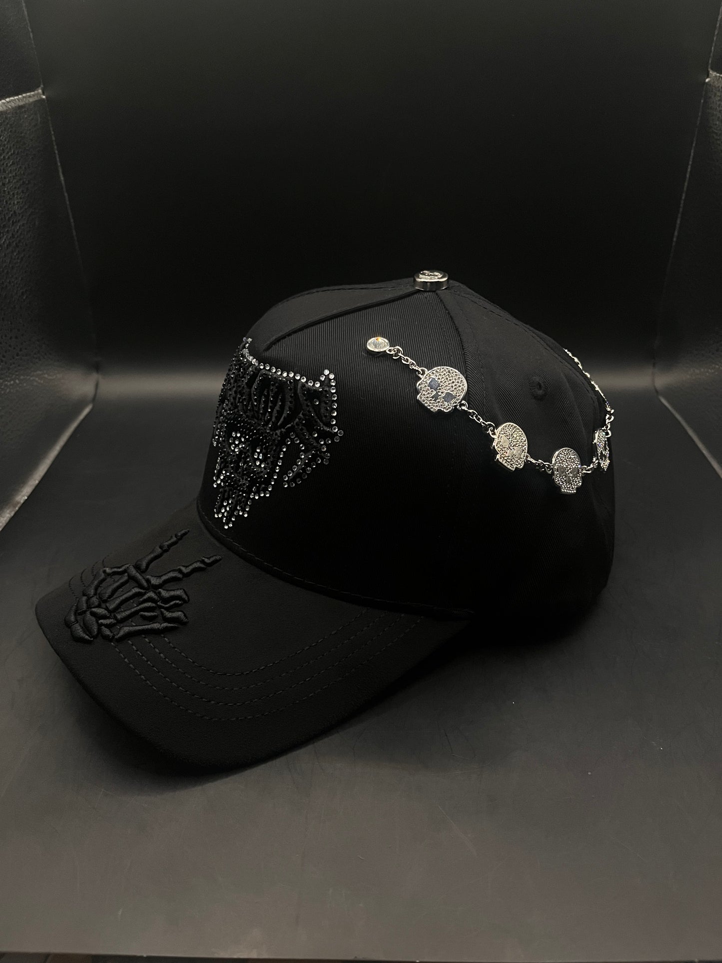Barbas Hats - Crimes